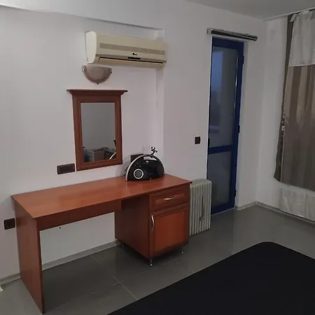 California Complex Apartment *