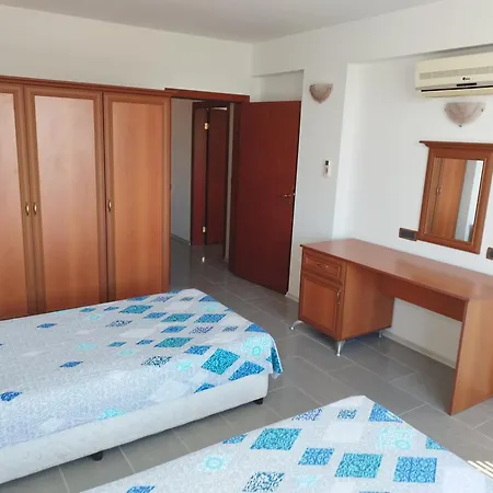 California Complex Apartment