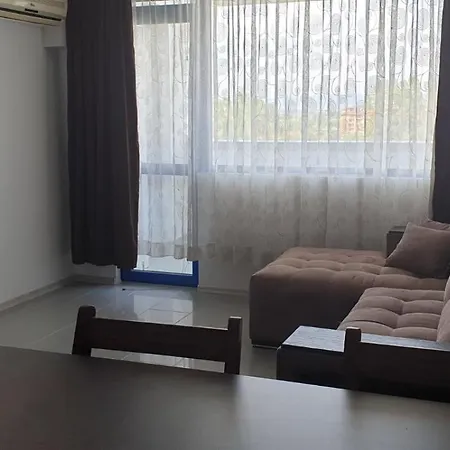 California Complex Apartment *