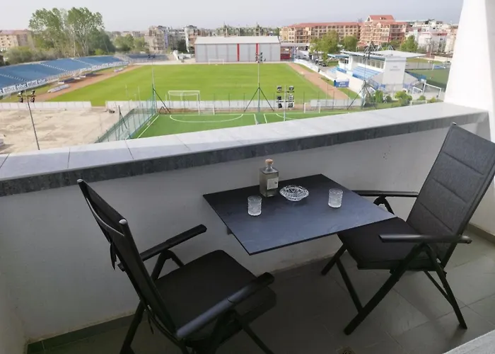 California Complex Apartment