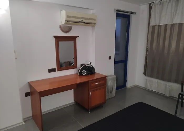 California Complex Apartment *