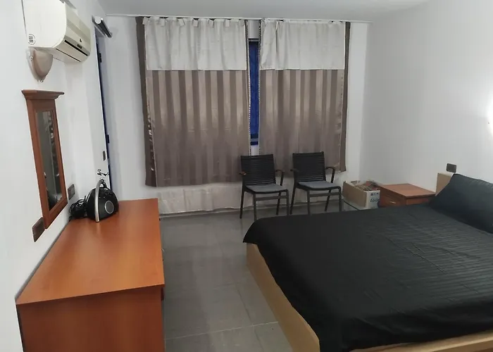 California Complex Apartment *